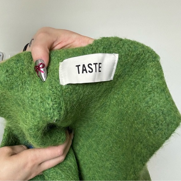 Taste korean brand green alpaca vest medium - Picture 3 of 4